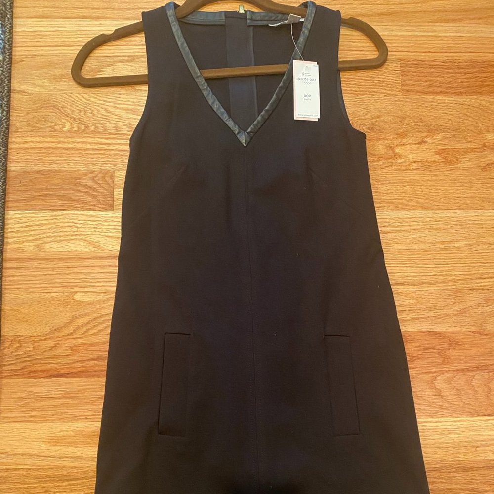 BANANA REPUBLIC BLACK KNIT SHIFT DRESS JUMPER V-NECK FAUX LEATHER TRIM SIZE 00P
